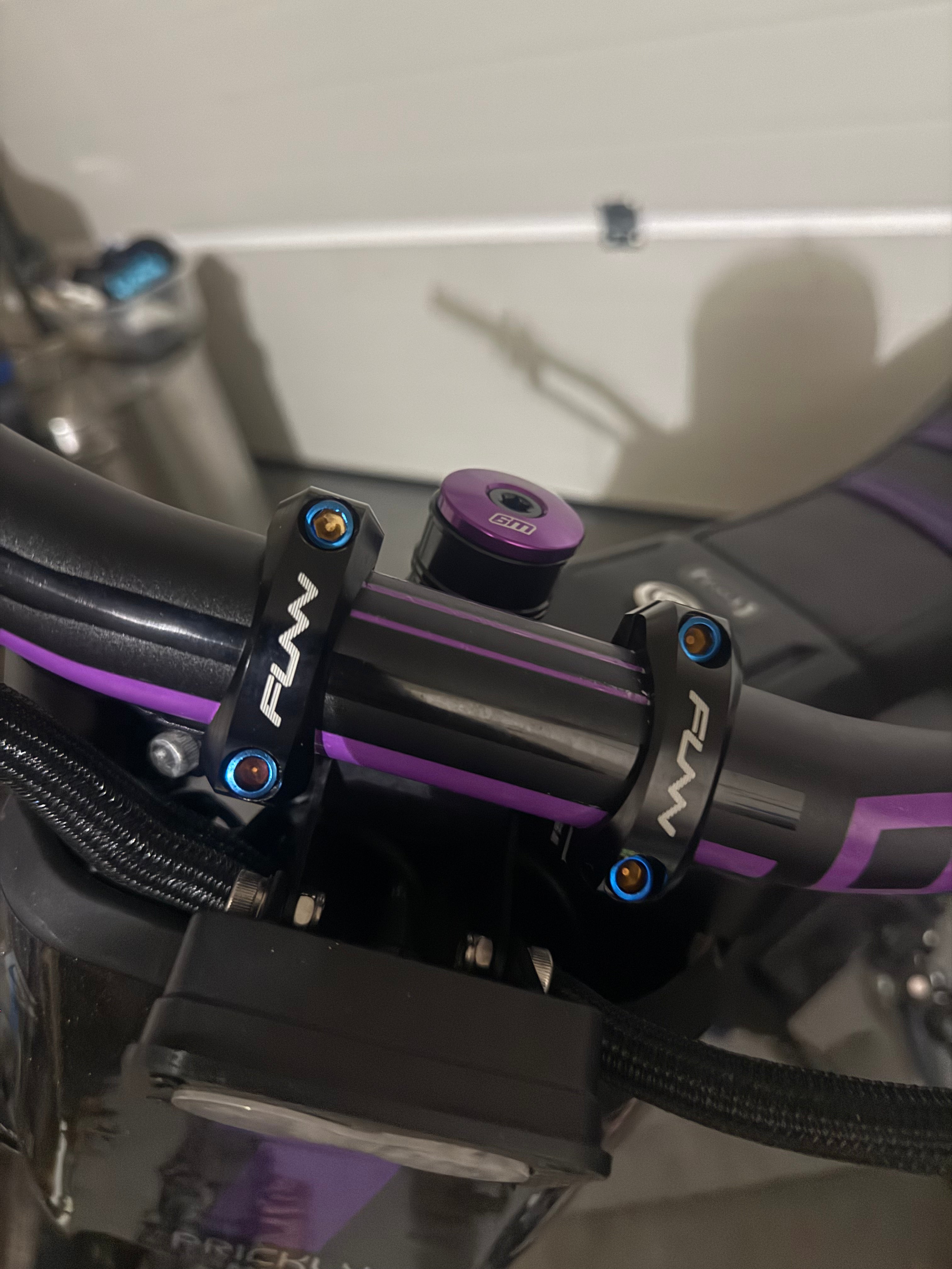 Titanium direct mount bolt kit